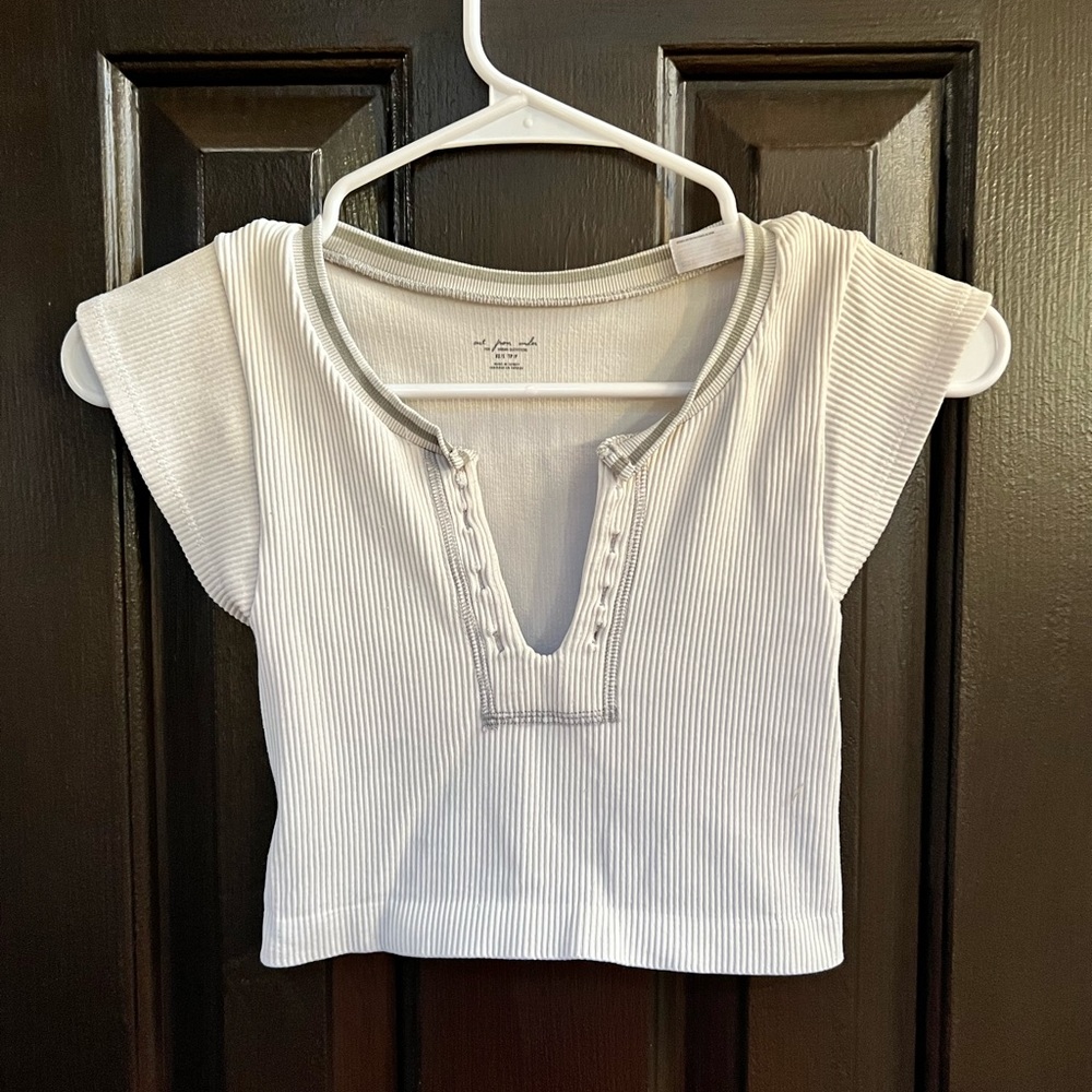 Crop teeshirt, soft material. Tight fitted